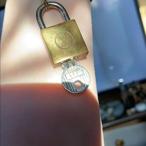 Louis Vuitton chocker